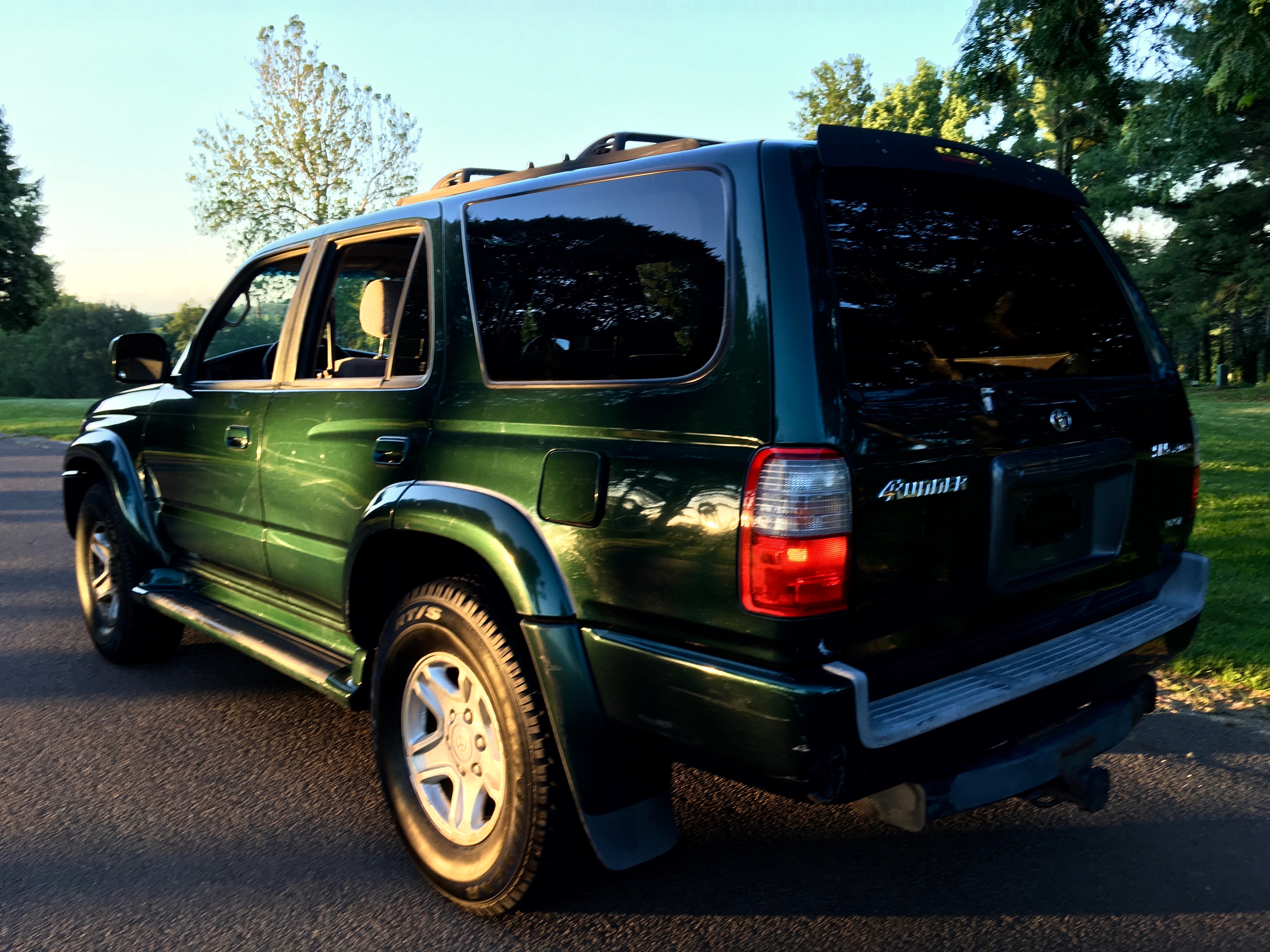 2000 Toyota 4Runner 3.4L V6 4WD 5 Speed Manual 129K - 3rd Gen - Our Pro Recon - New Clutch, Timing Belt and Waterpump, New Valve Cover Gaskets, New Spark Plugs, New Alternator, New Radiator, New Muffler and Tailpipe, New Rear Coil Springs, New Rear Shocks, New Brakes, New Tires, Frame Descaling, Applied Rust Converter Rust Mort, Sealed Frame with Fluid Film, New Bumpers - Beautiful Engine - has No Leaks — photo 17
